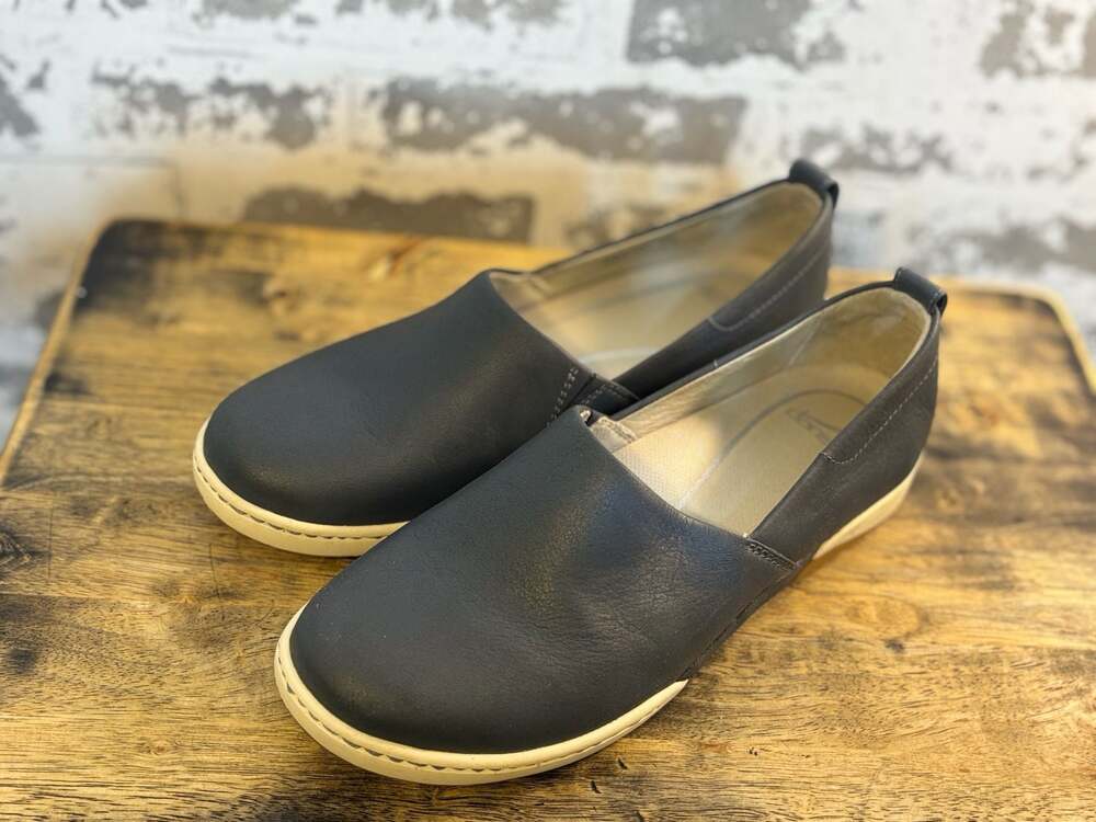 NWOB Dansko Reba Leather Slip-On Loafer Sneakers, Navy, Size 40